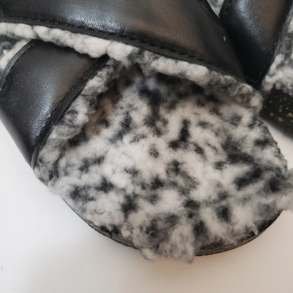 5/$15 Size 7 Black White Plush Lined Slip On Sandals - Picture 3 of 7